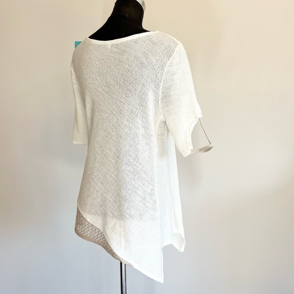 NWT Italian Asymmetric Blouse Top with Handmade Floral Applique L Cream - Picture 8 of 16